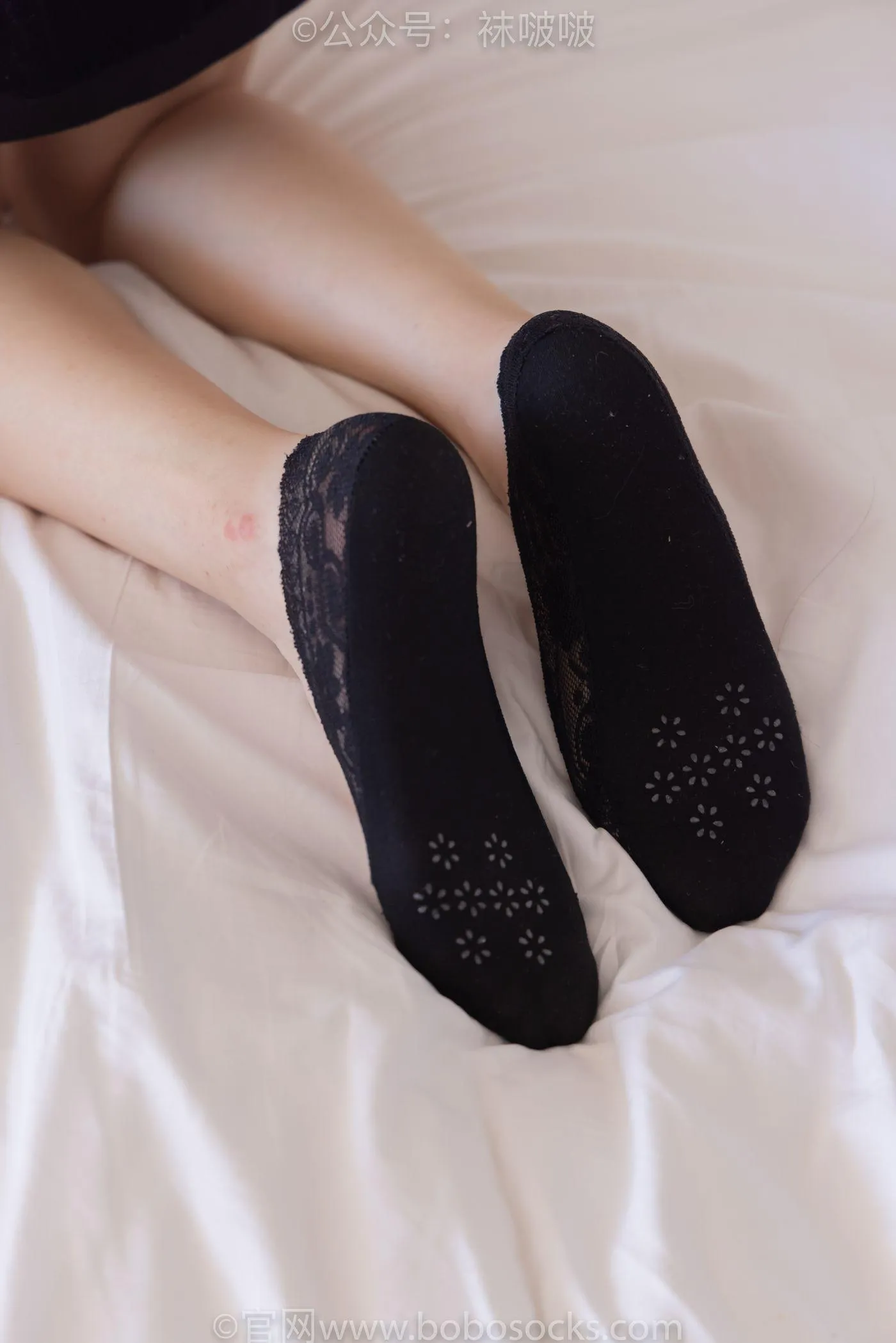 [BoBoSocks袜啵啵]NO.053 小甜豆-皮鞋、厚黑丝、黑色蕾丝船袜 [143P]插图1